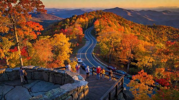 Skyline Drive overlook in fall foliage, Blue Ridge Mountains, Virginia